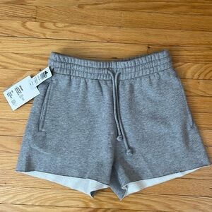 TNA boyfriend sweatshorts (Cozy af)